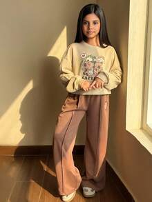 SHEIN Conjunto de sudadera y pantalones holgados, casuales y cómodos con cuello redondo y estampado de dibujos animados para niña preadolescente, ropa de otoño - Albaricoque - Ver 1