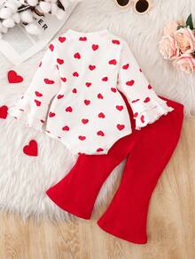 SHEIN Bộ 2 bộ đồ liền thân tay dài, cổ tròn, hở vai, in họa tiết trái tim, vải gân mùa hè cho bé gái và quần ống loe có gân dễ thương, thích hợp cho sinh nhật lần thứ 1, ngày lễ tình nhân - Đỏ - Xem 2