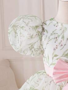 SHEIN Glamorique Kids Flower Girl, Young GirlPrincess Floral Digital Print Dress, Puff Sleeve, Ball Gown Dress, Front Bow Decor Dress, Suitable For Stage, Piano, Performance, Middle East, Europe And America, Makes Girls Look More Cute And Lovely - White - View 6