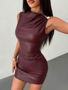 SHEIN PETITE 女士优雅复古性感独特酒红色纯色不对称褶皱腰部无袖迷你连衣裙，春夏新款，初夏连衣裙，PU迷你裙，春夏夏季服装，优雅，通勤，休闲，日常，简约仿皮连衣裙，女士皮裙，紧身连衣裙，性感包臀连衣裙 - 酒紅色 - 查看 6