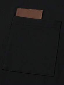 Manfinity Homme 男士修身圆领短袖T恤，左胸口袋，皮质标签；男士宽松T恤；男士口袋T恤；男士街头风衬衫；男士黑色T恤；男士落肩T恤；复古风格，适合日常休闲、周末旅行、户外活动、探险旅行、轻松的工作环境或半正式场合，也可作为男友/丈夫礼物、周年纪念/生日礼物、派对礼物、圣诞节礼物、新年礼物。 - 黑色 - 查看 4