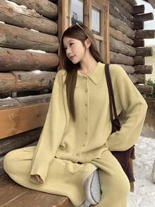 DAZY 女士休闲纯色翻领开衫针织两件套，包含开衫和长裤，秋冬款 - 卡其色 - 查看 11