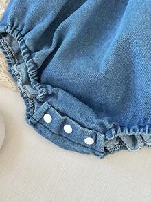 SHEIN 1pc Baby Girls Peter Pan Collar Long Sleeve Lantern Sleeve Denim Bodysuit,Vintage Washed Blue Cute Holiday Autumn Bodysuit With Snap Crotch For Daily - Light Wash - View 8