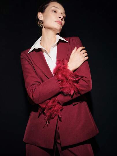 Lumivelle Women's Fashionable And Elegant Blazer With Faux Pockets And Fur Trim On The Shoulders, Perfect For Parties, Holidays, Commuting, Vacations, New Year's, Christmas, And Winter. A Sophisticated Autumn/Winter Blazer.