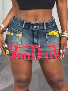 Slaydiva Plus-Size Women's Sexy, Fashionable, Street Punk Letter Print Low-Waisted Denim Mini Skirt; Summer Women's Denim Shorts, Y2K Style, Denim Mini Shorts, Mini Shorts, Women's Denim Mini Skirt, Y2K Denim Mini Skirt, Letter Print, Medium Blue Denim Skirt, Christmas, New Year's, Valentine's Day.
