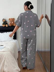 SHEIN Bộ đồ ngủ tay ngắn cổ bẻ in hình trái tim kẻ sọc, cỡ lớn, đồ ngủ nữ mùa hè, bộ đồ ngủ hình trái tim, bộ đồ ngủ. - màu đen - Xem 2