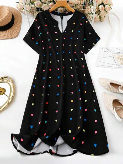 SHEIN Vestido casual de manga corta, versátil, con cuello recortado y estampado de corazones, talla grande