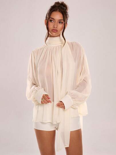 Avenya Överdriven plisserad skjorta med ståkrage och lång knytband, sexig, delikat, skir topp och elegant halsduk, minimalistisk, avslappnad kontorsskjorta, exklusiv, mångsidig blus med lös ballongärm och hofmodell, med en trendig lapptäcksdesign, Kendall-stil, perfekt för nyår, elegant, trendig, formell och utekväll.