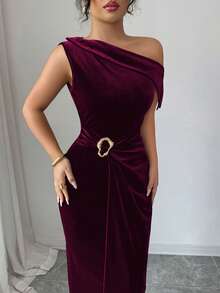 Modelyn Sexy Metallic Buckle Decor Sleeveless Ruched Fitted Velvet Maxi Party Dress For Women - Burgundy - View 1