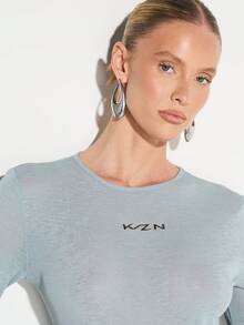 KIZN 长袖圆领混色连体衣，胸前饰有小logo，适合日常休闲穿着和叠穿。 - 霧霾藍 - 查看 3