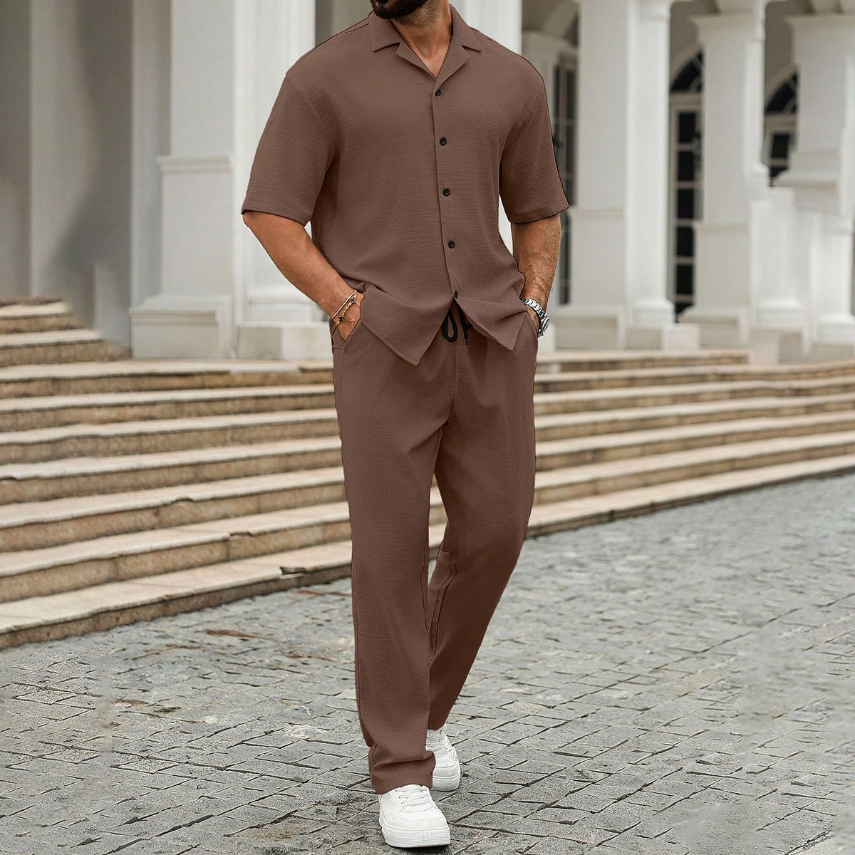 Conjunto de top de manga corta con cuello y pantalón a juego con cordón de tela arrugada para hombres, imprescindible para salidas y reuniones, rega