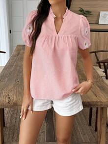 SHEIN Holidaya 女士休闲度假条纹雏菊刺绣荷叶边泡泡袖宽松衬衫，夏季 - 粉色 - 查看 4