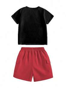 SHEIN 1 Bộ áo thun cổ tròn tay ngắn in hình gấu hoạt hình cho bé trai và quần short cargo, thích hợp mặc ngoài trời, dạo phố, mùa xuân/hè - Màu Đỏ Sâu - Xem 2