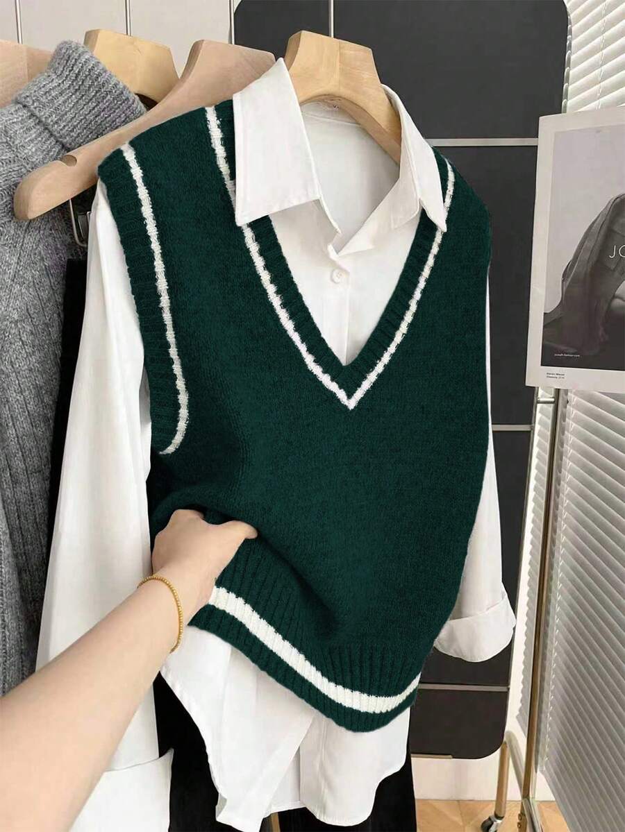 Franclia 法式复古宽松V领无袖撞色滚边灰色针织背心，适合女士秋冬季穿着 - 墨綠色 - 查看 1