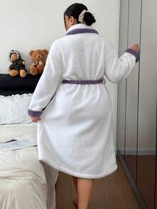 SHEIN 加大码柔软舒适撞色滚边绒面浴袍 - 白色 - 查看 2