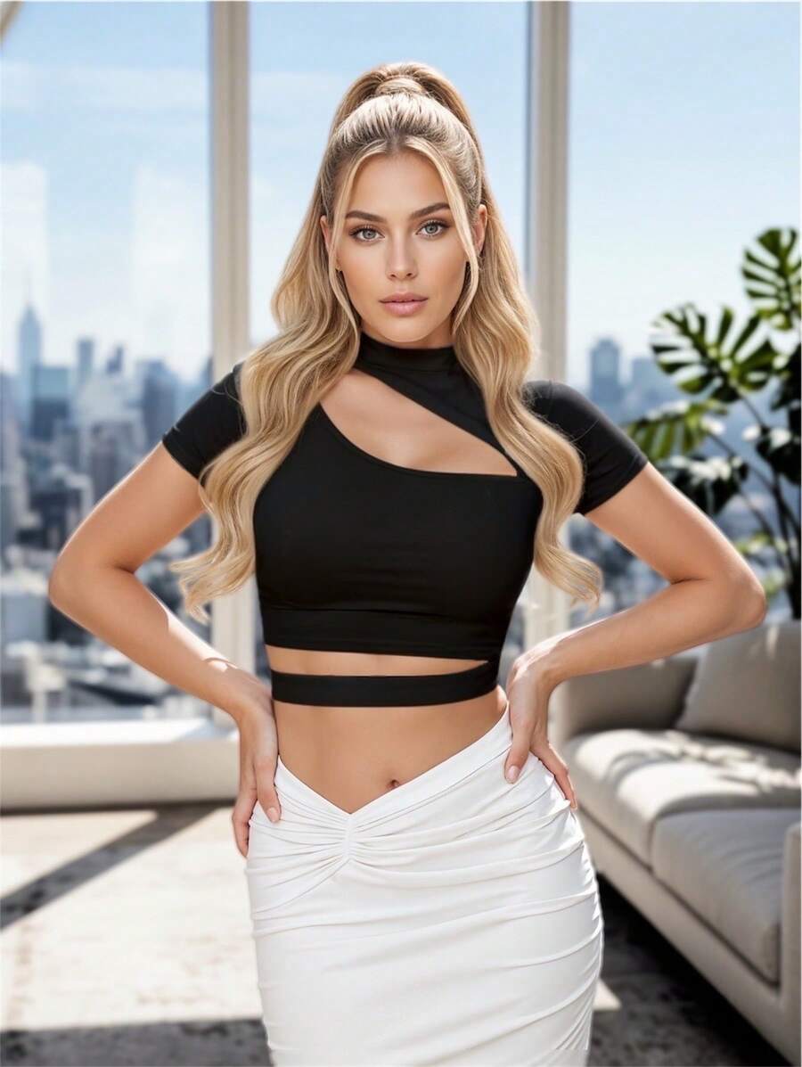 Blusa Ajustada de Corte Asimetrico con Escote Redondo de Manga Corta con Abertura en el Pecho y Detalle de Cinta en el Abdomen para Mujer - Negro - Ver 1