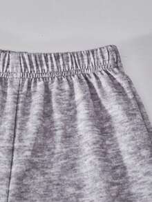 SHEIN Chelsea Crush 女童两件套：撞色领长袖T恤，卡通印花装饰 + 直筒运动裤，厚度适中，适合春秋季休闲穿着和运动。