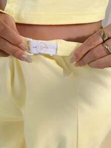 SHEIN Set de maternidad de 2 piezas: Top de manga larga con botones de unicolor y pantalones con nudo delantero - Amarillo - Ver 4