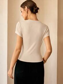 Lymera 三件套休闲优雅黑棕杏色百搭畅销组合套装，包含多款短袖T恤，适合春夏秋冬派对、毕业典礼、外出、新年、圣诞节、感恩节、工作、办公室、通勤等场合。 - 彩色 - 查看 2