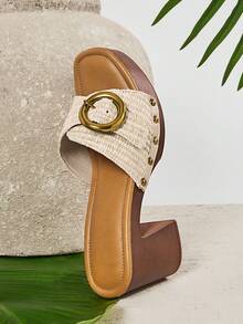 SHUZIA #VacationChic Dép bít mũi vuông bằng gỗ vân, gót vuông cao 3,5 inch, đế dày 1 inch, chất liệu giả da cừu đan, khóa vàng - Tự nhiên, thanh lịch và thoải mái. - Màu be - Xem 5