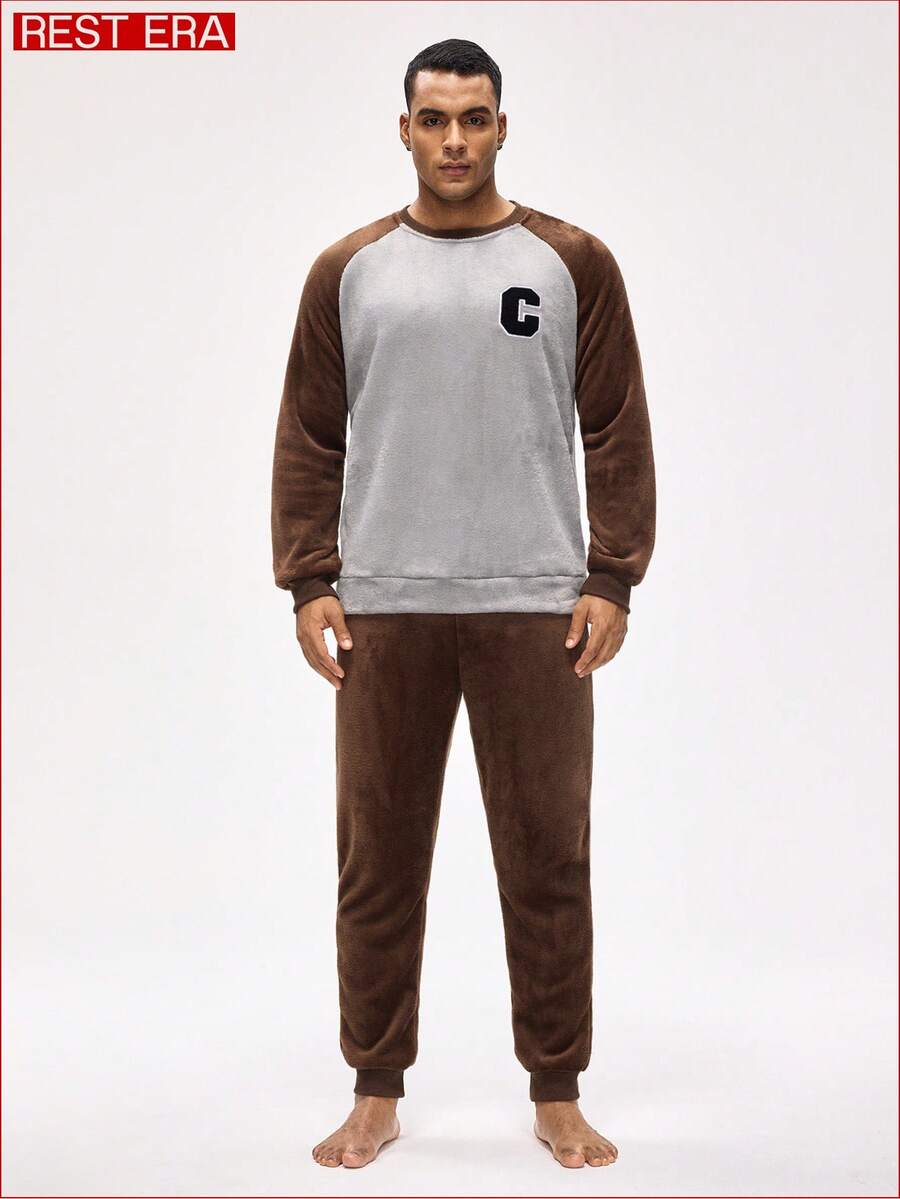 Conjunto de pijama con top de cuello redondo de manga larga con aplicación de letra de color contrastante y pantalón de unicolor para hombre - Multicolor - Ver 1