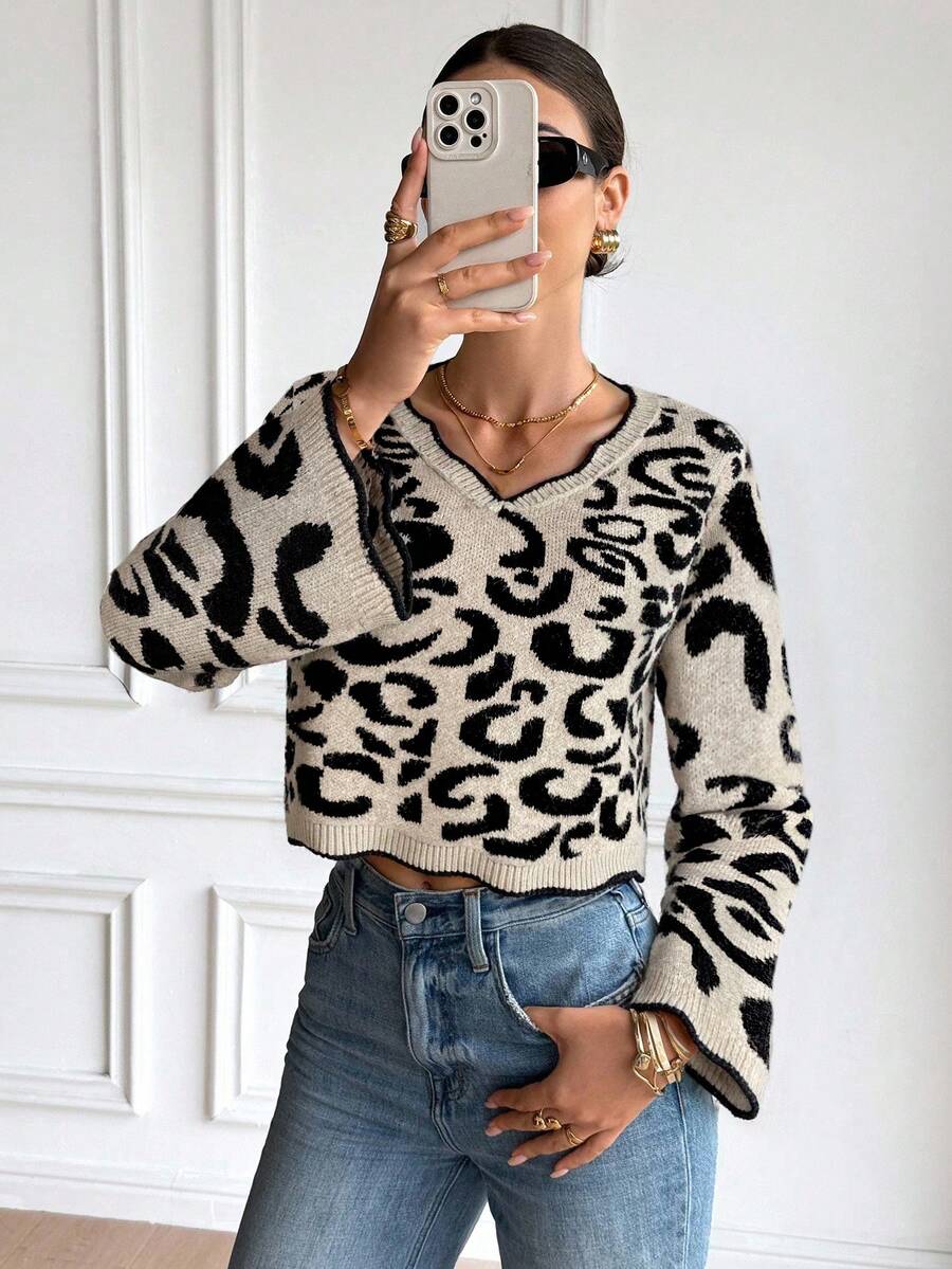 SHEIN Frenchy 女士豹纹V领喇叭袖短款毛衣，秋冬款 - 彩色 - 查看 1