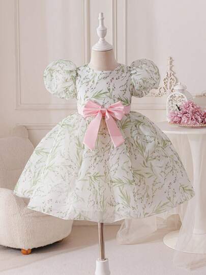 SHEIN Glamorique Kids 花童公主风印花连衣裙，泡泡袖，舞会礼服，前襟蝴蝶结装饰，适合舞台、钢琴伴奏、表演等场合，流行于中东、欧洲和美国，让女孩看起来更加可爱迷人。
