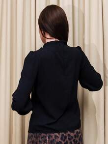 Bris Aura Chemise à manches longues pour femmes avec col montant, décoration plissée, manches bouffantes. Style urbain de base, simple et élégant, tenue décontractée chic pour le bureau, convient aux enseignantes et aux tenues de travail de bureau.