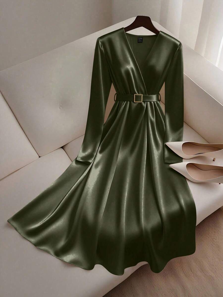 GlowEve Satin + Gürtel Dekor Midi-Kleid mit Langarm - Olivgrün - Übersicht 1