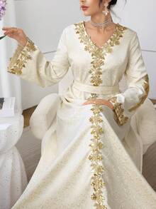 Al Najma 新款女士迪拜中东正式礼服，刺绣凸纹图案，奢华水钻长袍，优雅高贵 - 杏色 - 查看 2