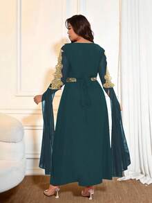 Cravure رداء نسائي بتصميم رقعي مع أكمام طويلة إضافية، رداء نسائي بلون واحد مزين بتطريز الدانتيل - أخضر داكن - مشاهدة 2