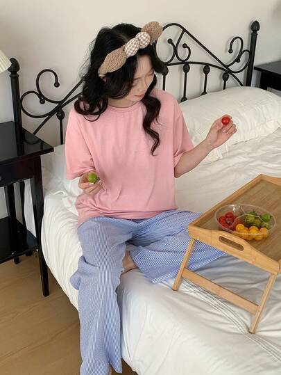 2pcs/Set Teenage Girls Casual Loose Fit Pink Soft Solid Color Short Sleeve Top And Blue & White Striped Pants Comfortable Loungewear Set Light Pink Pajama Set Striped Pajama Pants Pink T-Shirt Pajama Set Sweet Teen Girls Woven Fabric Pink Short Sleeve Striped Long Pant Pajama Set Everyday Casual
