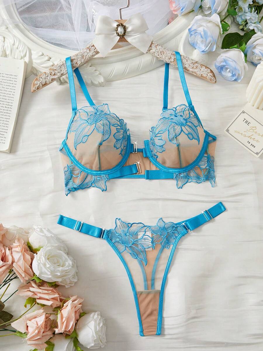 2pcs/Set Romantic Embroidery Front Closure Sexy Lingerie Bra & Panty Set