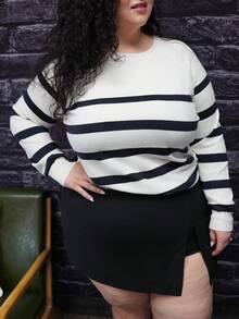 Truni Plus Size Solid Color Casual Split Hem Shorts, For Pear Triangle Body Shape, For Summer - Black - View 3