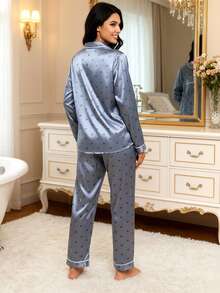 LuxeNights Bộ đồ ngủ dài tay và quần in hình trái tim satin - Xanh da trời - Xem 2