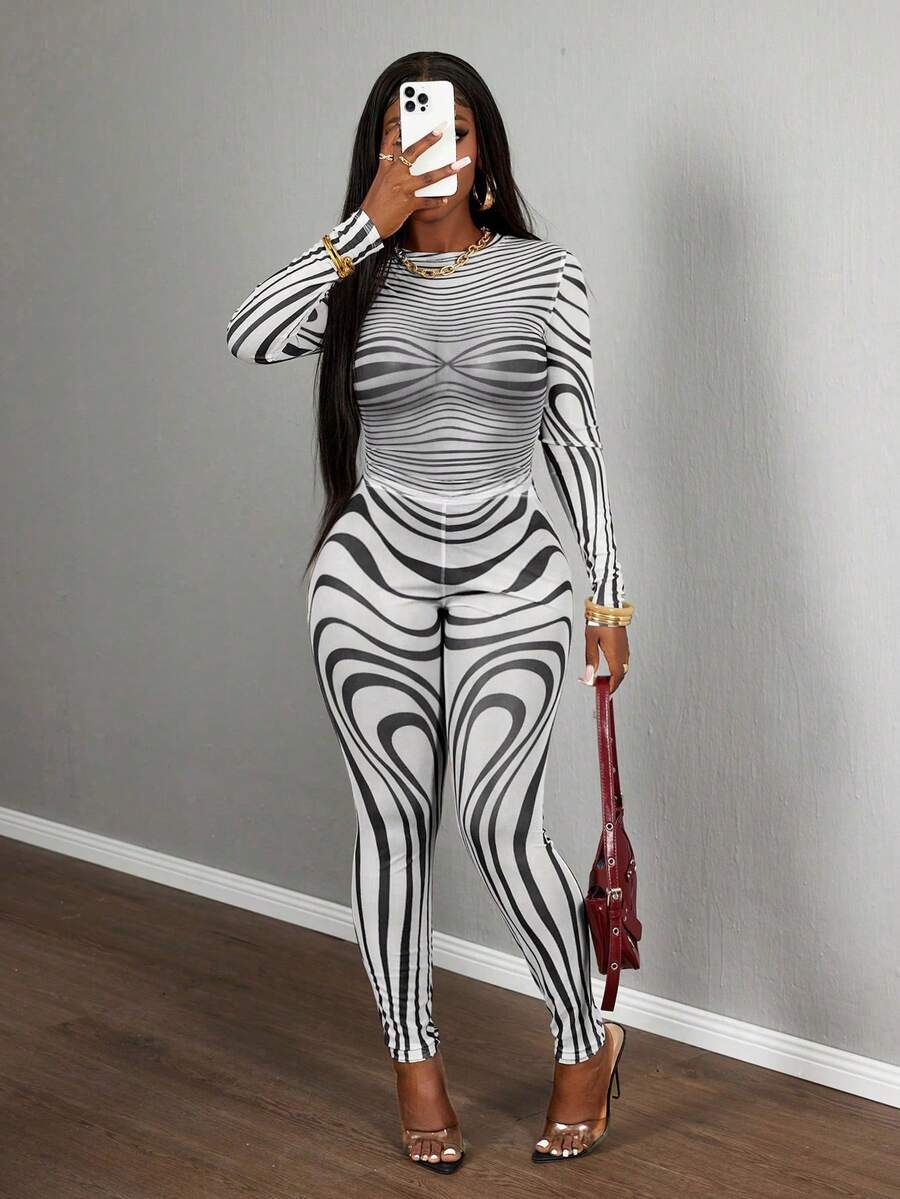 Slaydiva Bộ 2 món áo crop top tay dài in họa tiết ngựa vằn lưới mỏng gợi cảm phong cách đường phố mùa hè 2025 mới, phù hợp cho các lễ hội âm nhạc, phong cách đường phố gợi cảm, mùa tốt nghiệp, phong cách du mục phương Tây, phong cách Bohemian, đi chơi hàng ngày, thể thao xe máy, câu lạc bộ, phong cách nóng bỏng, tiệc sinh nhật, trang phục học sinh, cơ bản đa năng, thường ngày, kỳ nghỉ, du lịch du thuyền, bãi biển, tắm nắng, lan truyền, tụ tập tiệc tùng - Đen và trắng - Xem 1