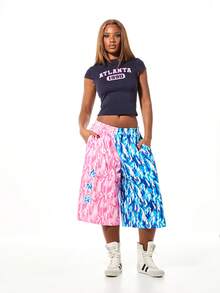 SUMWON WOMEN Áo thun trẻ em tay ngắn họa tiết Atlanta 1990 có cổ tròn và dáng ôm vừa vặn - Xanh đậm - Xem 3