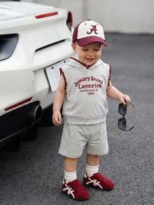 SHEIN 0-3岁休闲字母印花连帽短袖T恤和松紧腰短裤套装，适合所有季节，上学、居家、户外叠穿，适合3-24个月的男婴。