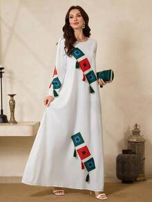 Al Najma 女士圆领长袖宽松复古阿拉伯风格连衣裙，带流苏装饰 - 白色 - 查看 1
