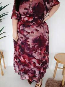 Truni Plus Size Women Floral Print Twist Front Short Sleeve Elegant Midi Dress, For Pear Triangle Body Shape, For Body Shape, For Summer - Red Violet - View 3