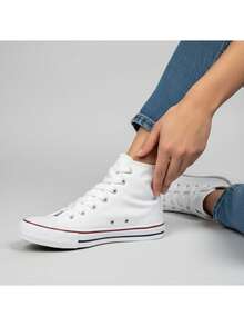 Tenis unisex estampados para mujer, hombre diseño moderno y versátil; perfectos para un look urbano, casual y lleno de personalidad. Ideales para combinar con jeans, pantalones, shorts y vestidos, brindando comodidad, soporte y un toque creativo en tu día a día, escuela, trabajo, viajes y actividades al aire libre. Disponibles en variedad de estampados para expresar tu estilo único. - Blanco - Ver 2