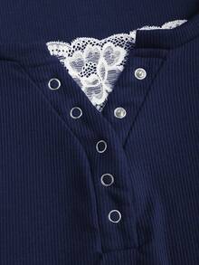 Sweetra Kaos Lengan Panjang Wanita Warna Polos dengan Hiasan Renda Lubang-lubang Kecil, Manset Setengah Terbuka, Musim Gugur - Navy Blue - View 3