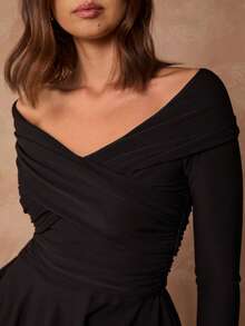 2026 Blusa de mujer de unicolor con hombros descubiertos, manga larga, volantes cruzados y bajo con volantes - Negro - Ver 2