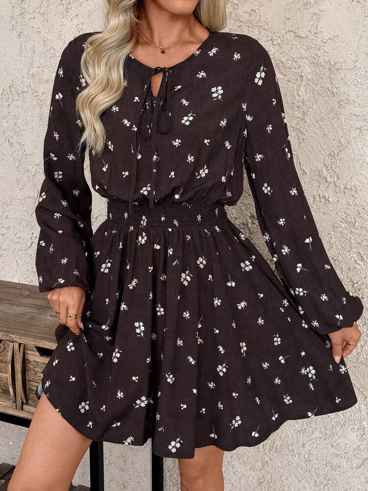 ウィメンズ ディジー フローラル ドローストリング ウエスト ランタンスリーブ ミニドレス、バケーションスタイル