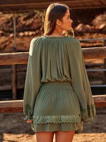 WESTFADE Vestido mini de manga larga con cuello de corbata, botones delanteros, cintura fruncida de crepé y encaje floral, volantes escalonados, ajuste acampanado. Atuendo de invierno, bohemio, casual, lindo, para fiestas, Navidad, Año Nuevo, estilo occidental para mujer - Verde - Ver 5