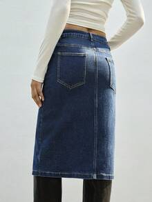 Maija 女士蓝色牛仔中长裙，低腰设计，饰有金属扣环，优雅时尚 - 深色水洗藍 - 查看 8