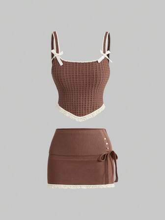 Kawaii Conjunto de 2 piezas de camiseta de tirantes con volantes y lazo de contraste y minifalda con cintura plegable