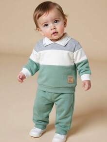 SHEIN Playful Pals 男婴休闲撞色字母刺绣 Polo 领卫衣和运动裤套装，学院风，可爱时尚，适合宝宝秋冬季外出、拍照、聚会等场合穿着。 - 綠色 - 查看 3