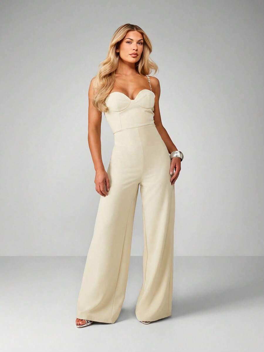 MISSGUIDED 镶钻吊带心形罩杯阔腿连体裤，配水晶链条吊带，正式晚礼服 - 白色 - 查看 1