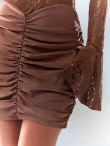 SHEIN Glamour Nuovo abito lungo da donna a maniche lunghe, aderente, con spalle scoperte, schiena scoperta, plissettato, arricciato, in pizzo a maglia, sexy, adatto per tutte le stagioni. Con un elegante design plissettato in vita, adatto per tutto l'anno. Ideale per abiti da ospite di matrimonio, abiti da festa per donne, abiti da compleanno per donne, abiti eleganti da donna, abiti da festa, abiti per appuntamenti serali e abiti da cocktail. - Caffè Marrone - Visualizzare 7